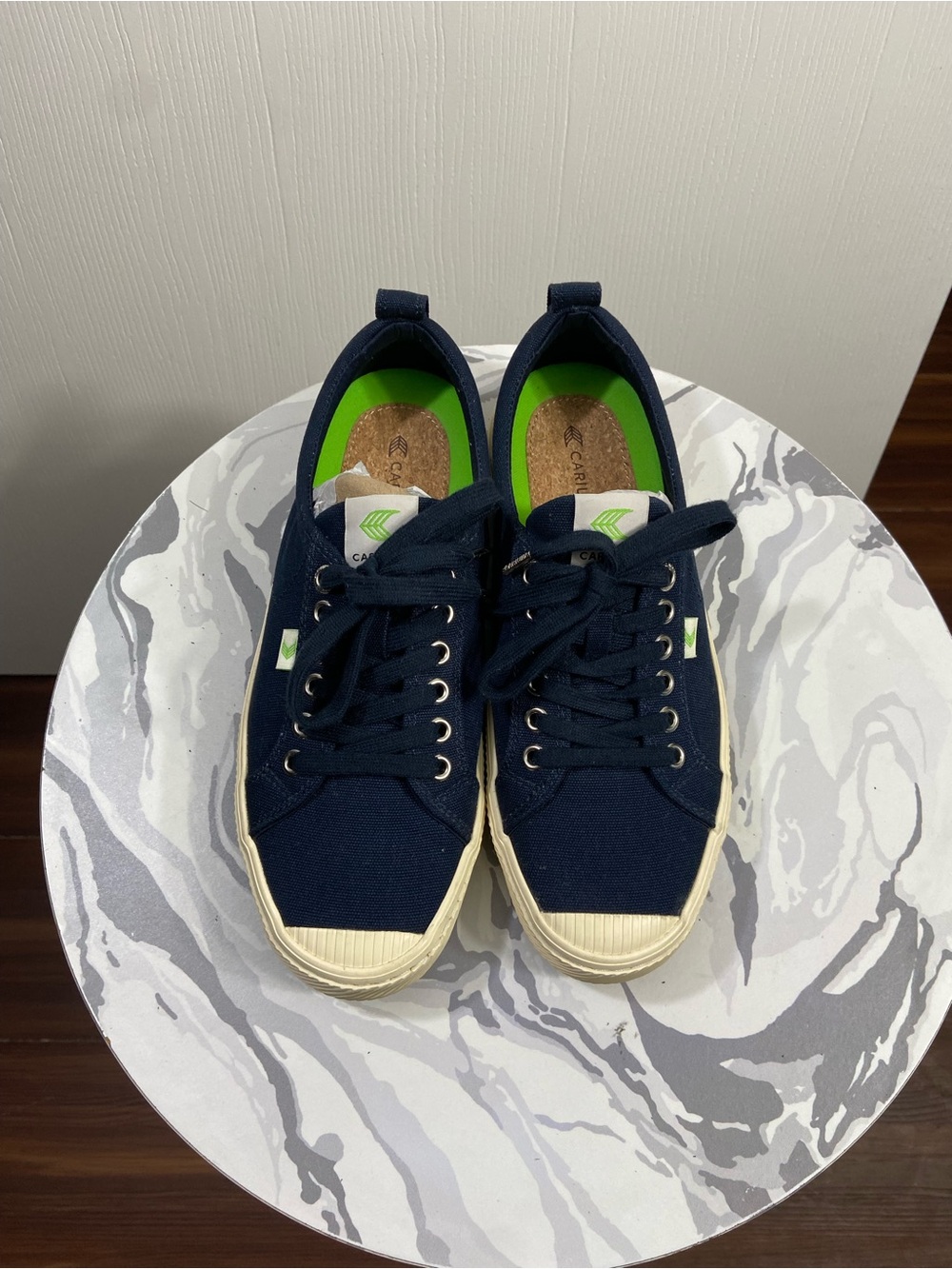 Cariuma Navy Blue Low-Top Canvas Sneakers with Cream Soles
